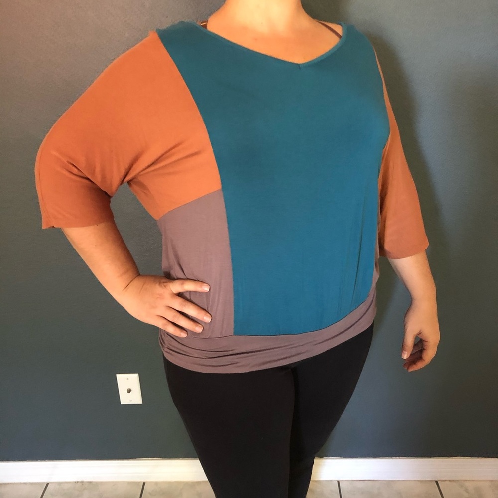 ✨SALE ✨ 3/$20  Block color 3/4 sleeve top